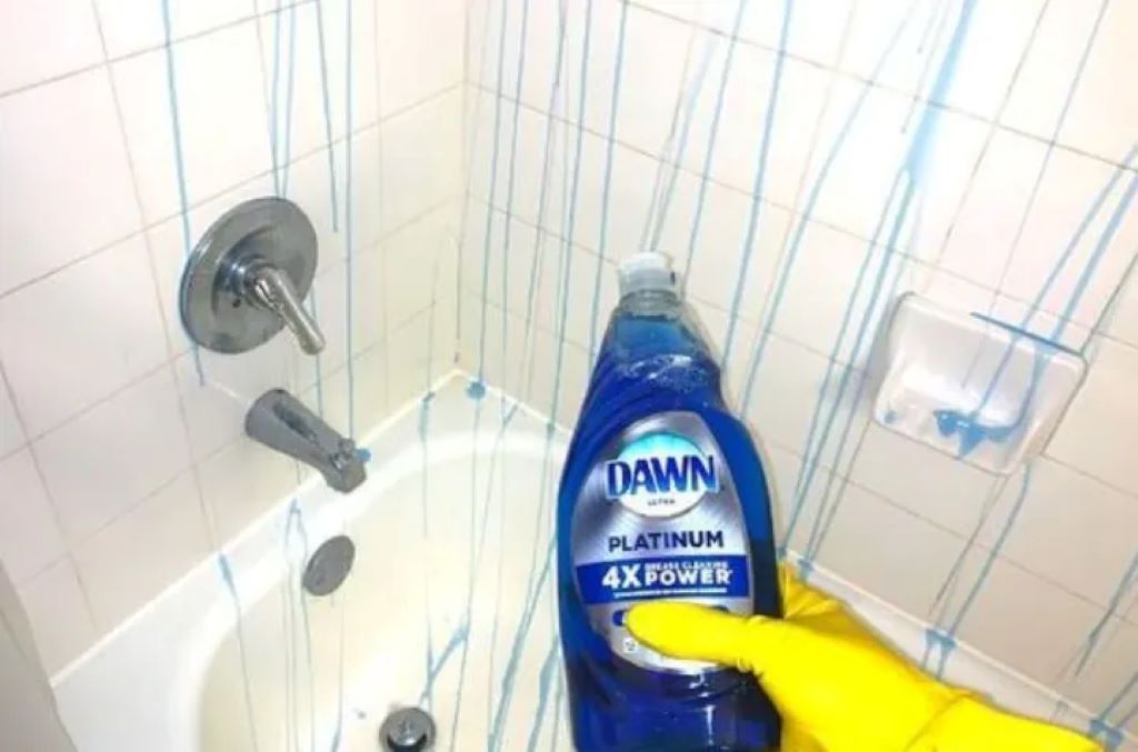 How to clean a bathroom with Dawn?